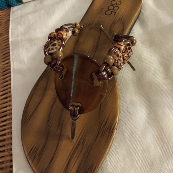 Pair of size 7 sandals by 365 fifth - Picture 3 of 5